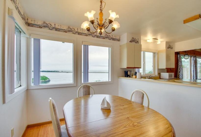 Rustic Coastal Smith River Cottage W/ Ocean Views!