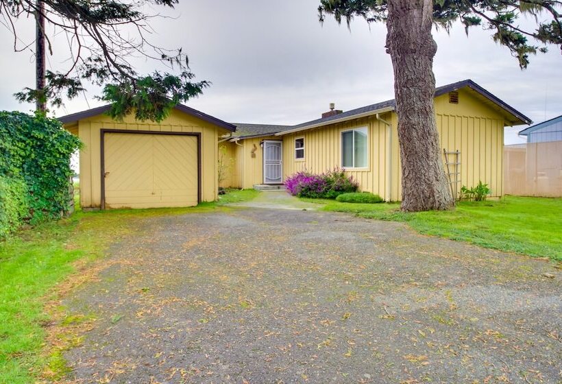 Rustic Coastal Smith River Cottage W/ Ocean Views!