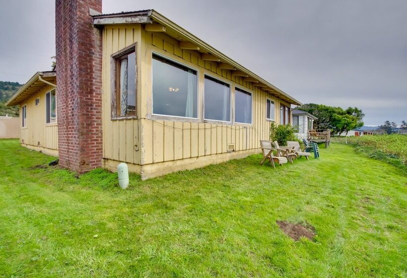 Rustic Coastal Smith River Cottage W/ Ocean Views!