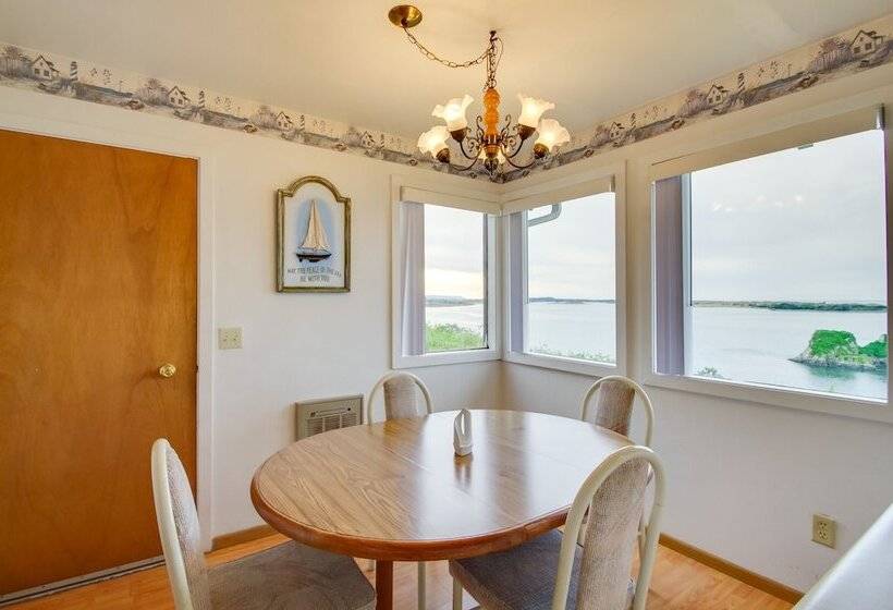 Rustic Coastal Smith River Cottage W/ Ocean Views!