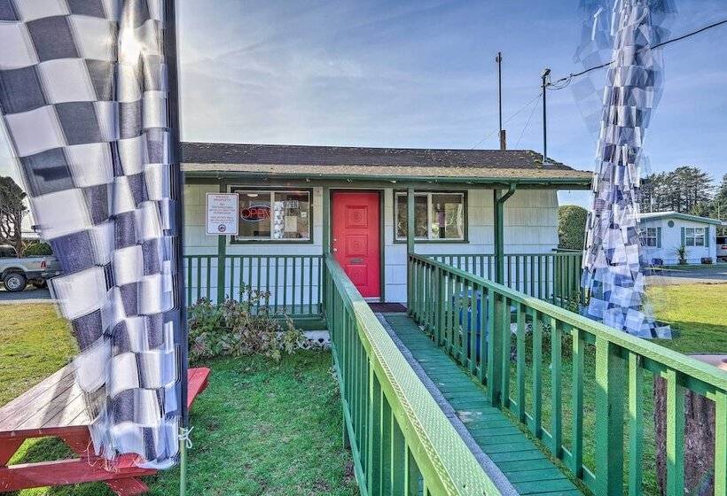 Rustic Coastal Smith River Cottage W/ Ocean Views!