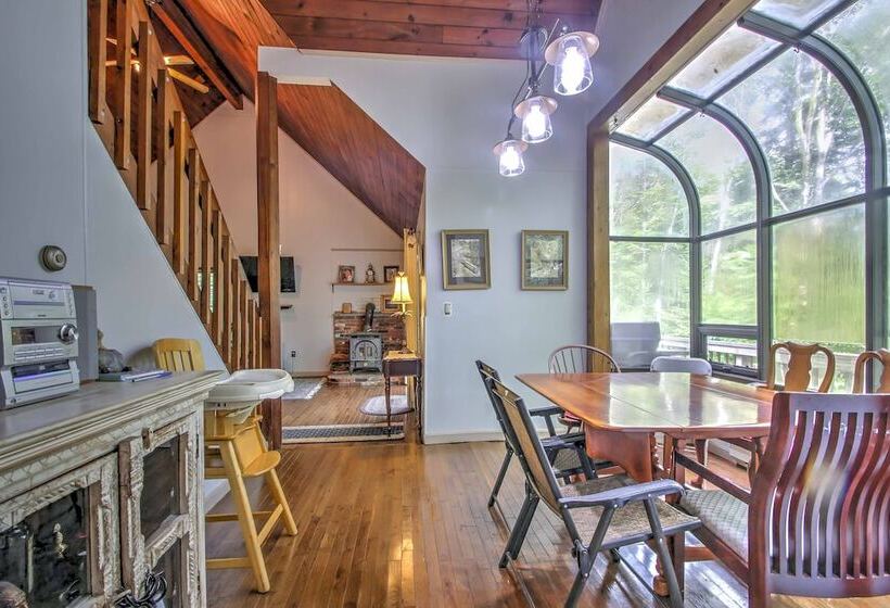 Rustic Intervale Hideaway W/ Deck & Wooded Views!
