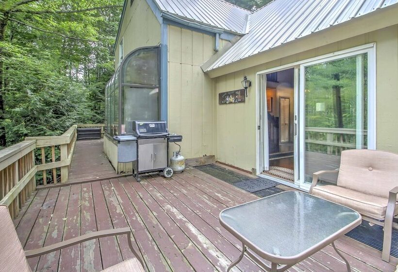 Rustic Intervale Hideaway W/ Deck & Wooded Views!