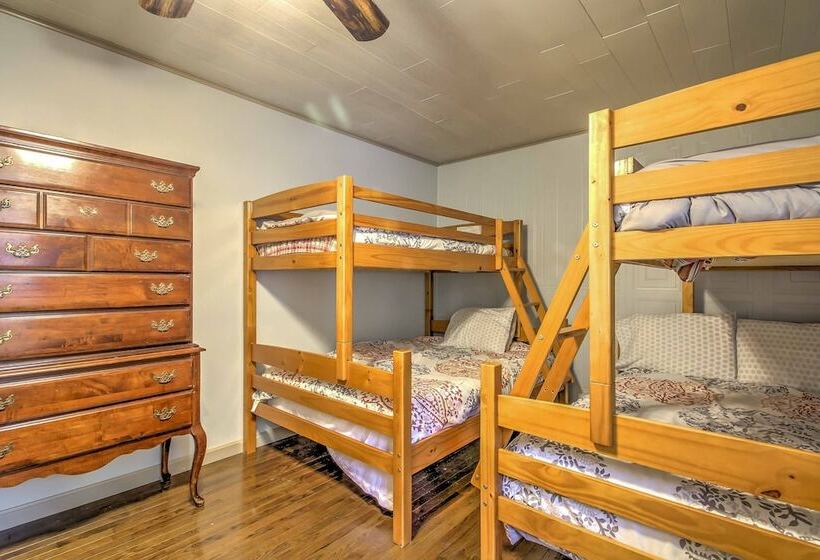 Rustic Intervale Hideaway W/ Deck & Wooded Views!