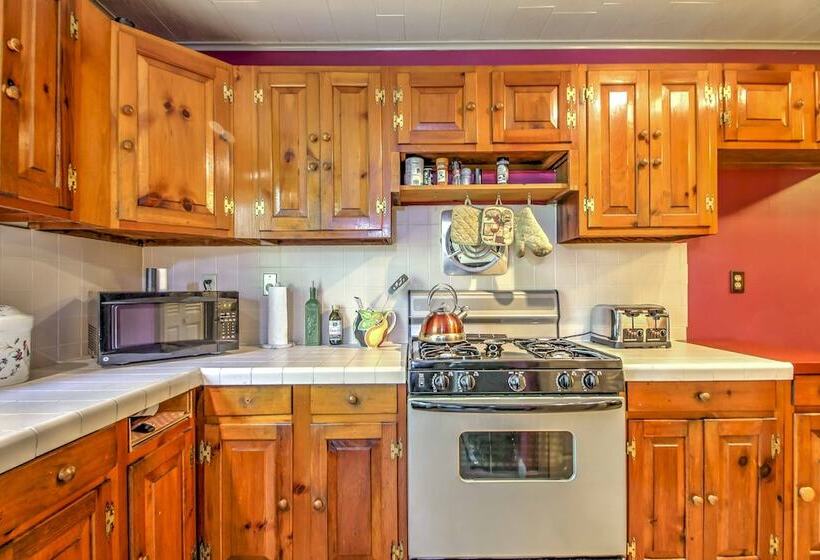 Rustic Intervale Hideaway W/ Deck & Wooded Views!