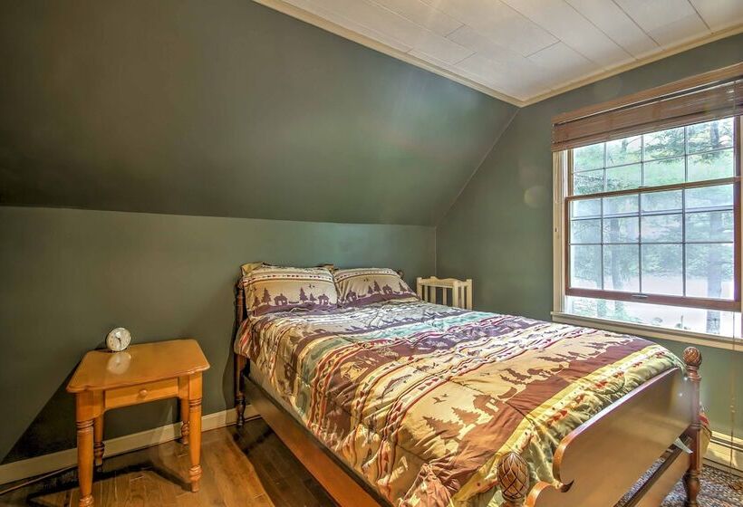 Rustic Intervale Hideaway W/ Deck & Wooded Views!