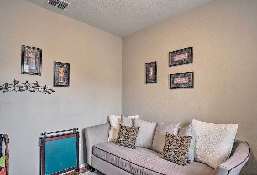 San Antonio Abode Near Golf, Shops + Dining!