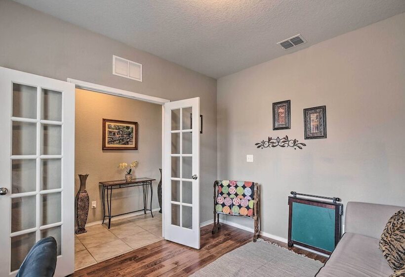 San Antonio Abode Near Golf, Shops + Dining!