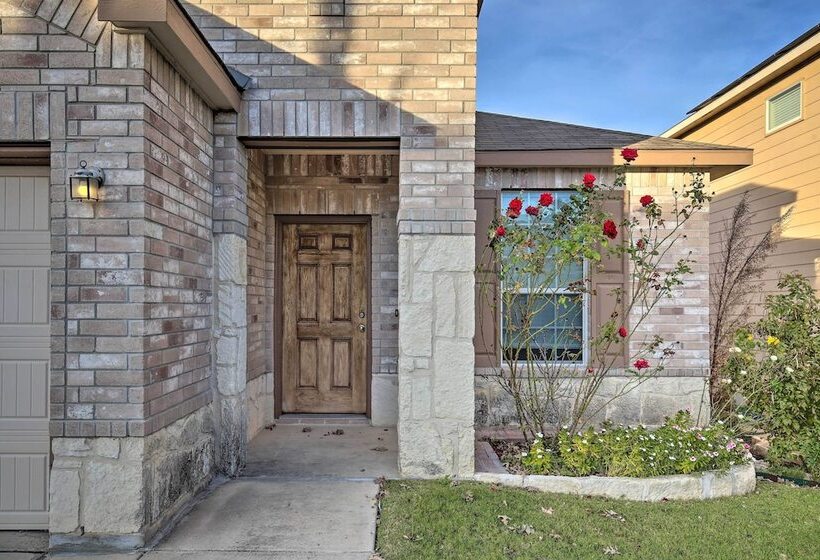 San Antonio Abode Near Golf, Shops + Dining!