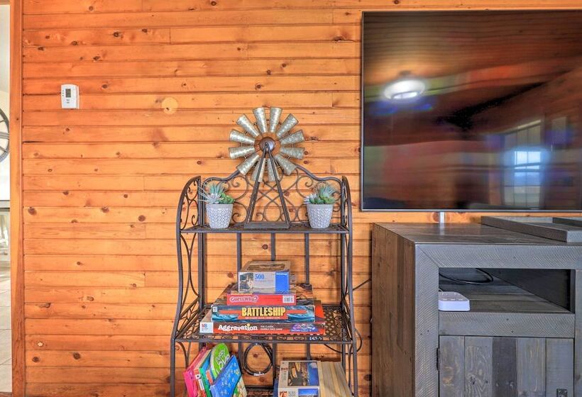 Secluded Cabin W/ Hot Tub, Game Room & Views!