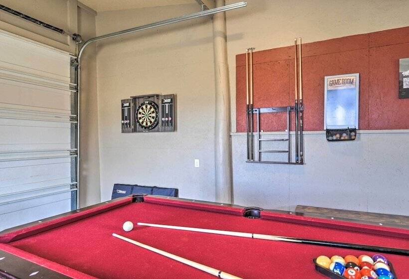 Secluded Cabin W/ Hot Tub, Game Room & Views!