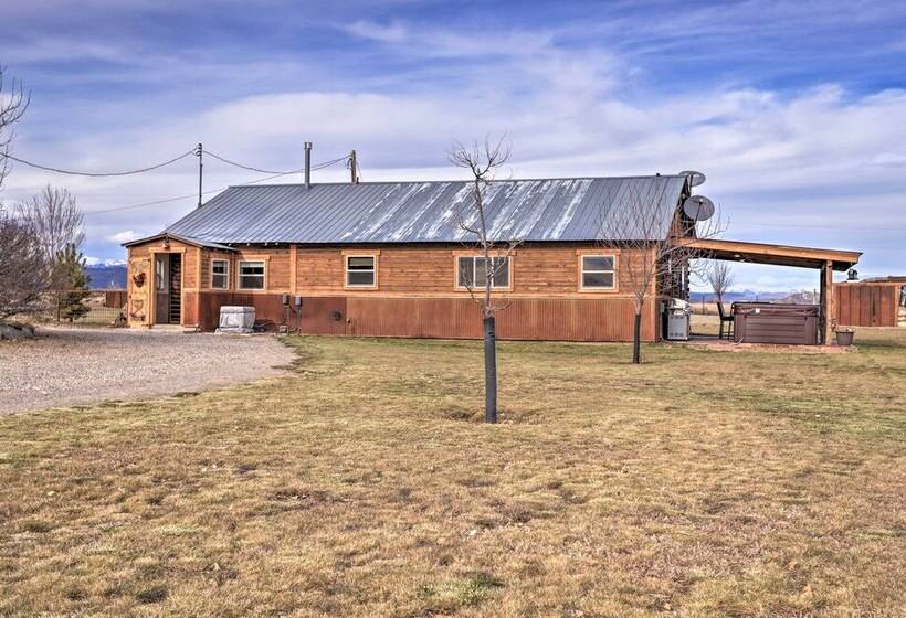 Secluded Cabin W/ Hot Tub, Game Room & Views!