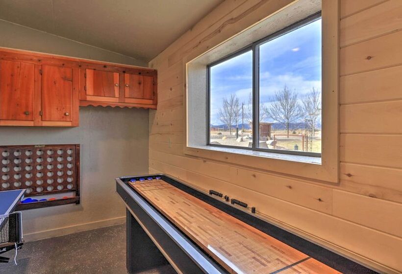 Secluded Cabin W/ Hot Tub, Game Room & Views!