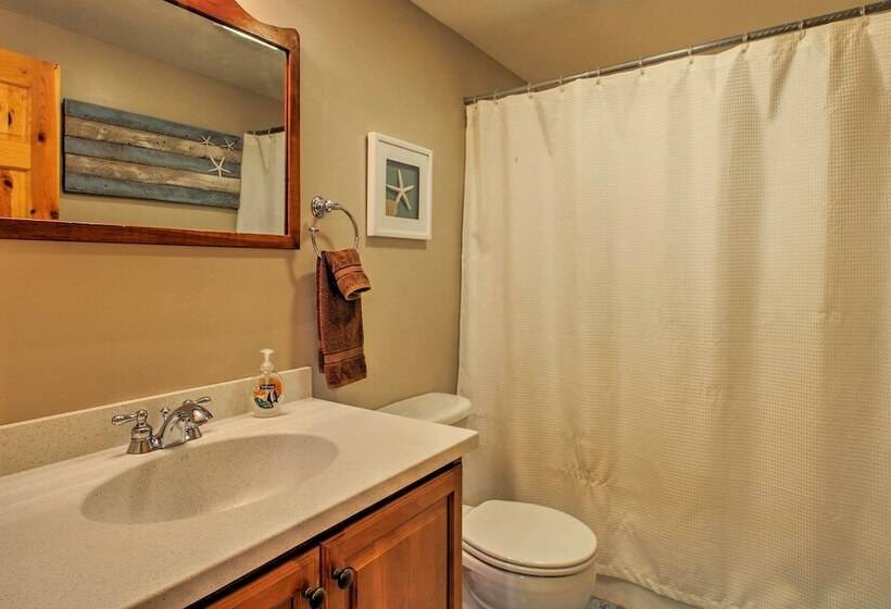 Secluded Conway Home W/ Theater Room & Hot Tub!