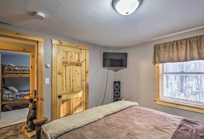 Secluded Conway Home W/ Theater Room & Hot Tub!