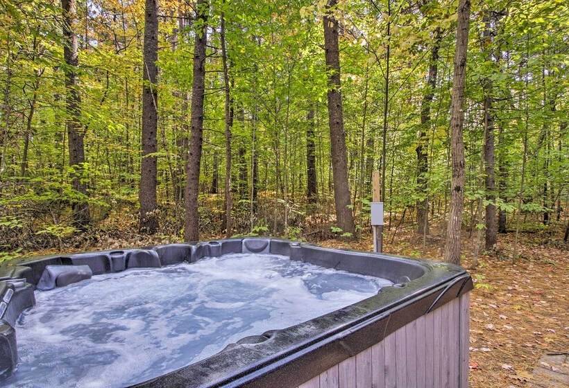 Secluded Conway Home W/ Theater Room & Hot Tub!