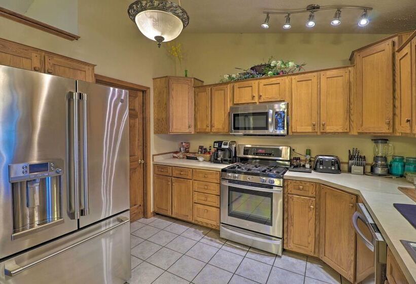 Secluded Marble Falls Family Home W/ Mtn Views!