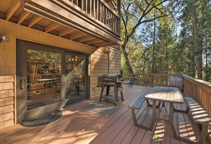 Near Hiking Trails: Cabin W/ Deck In Pioneer!