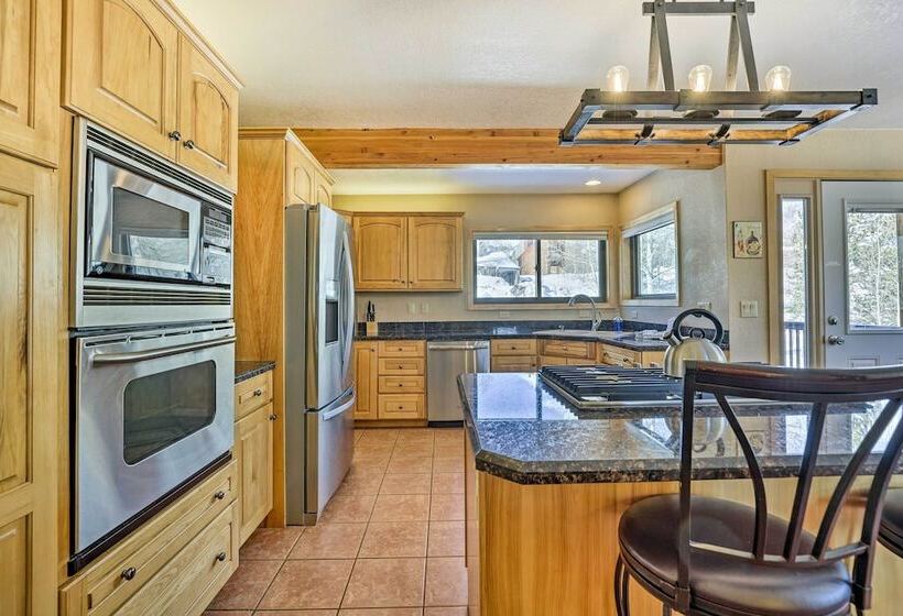 Private Deck & Hot Tub: Silverthorne Home!