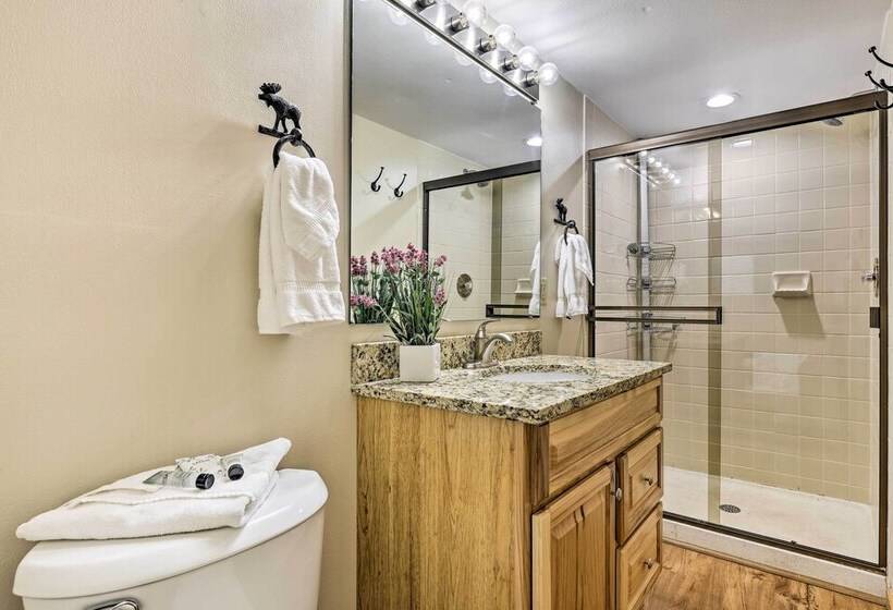 Private Deck & Hot Tub: Silverthorne Home!