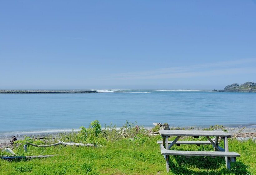Smith River Home W/ Boat Launch & Ocean Views