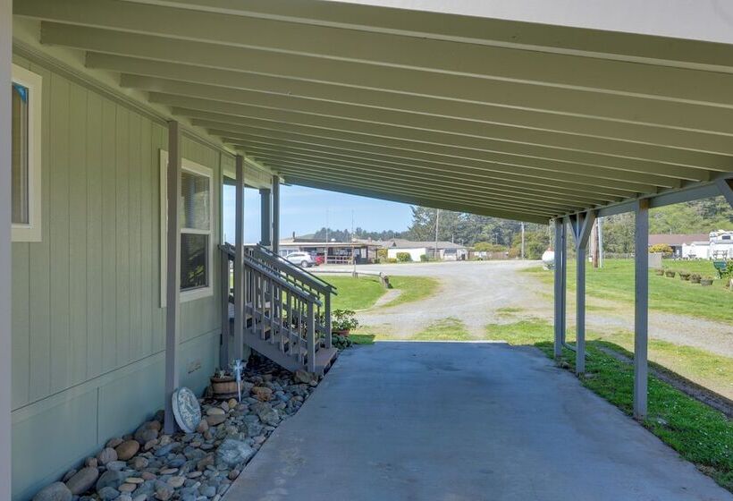 Smith River Home W/ Boat Launch & Ocean Views