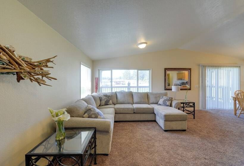 Smith River Home W/ Boat Launch & Ocean Views