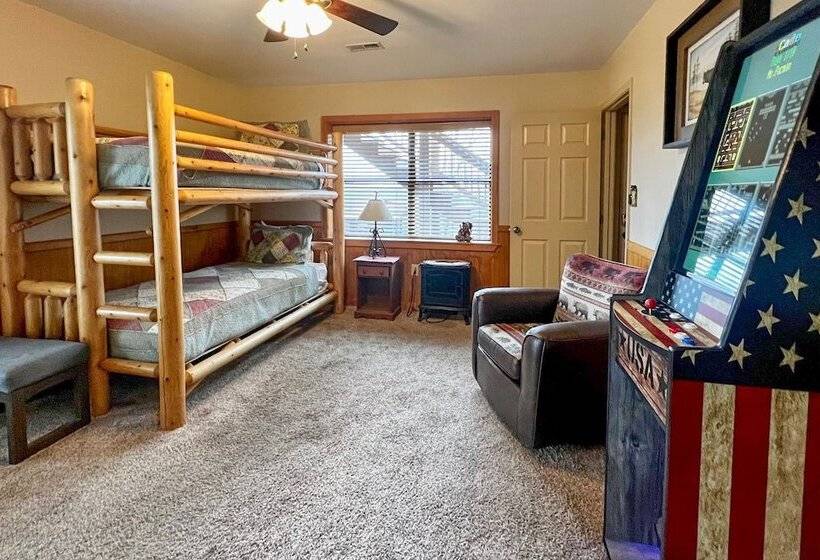 Smoky Mountain Retreat W/ Hot Tub, Arcade Games