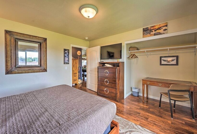 Soldotna Home W/ Yard, Walk To Kenai River!