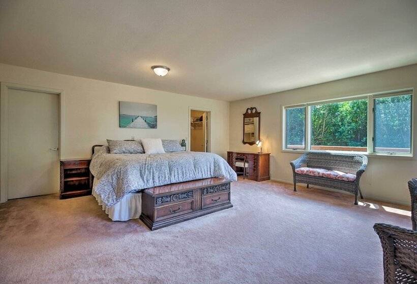 South Beach Home W/ Hot Tub, Deck   Walk To Ocean!