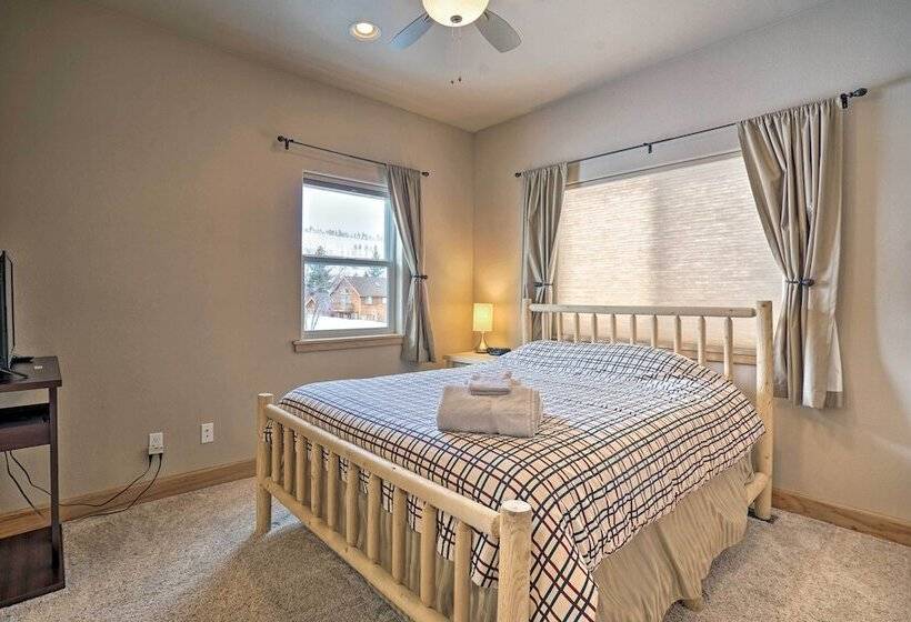 South Lake Tahoe Home: 9 Mi To Heavenly Mountain!