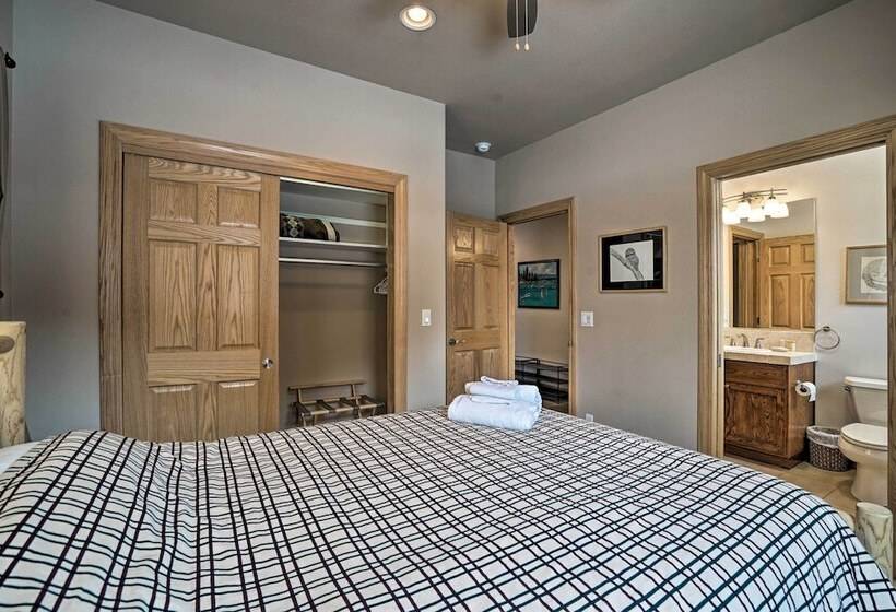 South Lake Tahoe Home: 9 Mi To Heavenly Mountain!