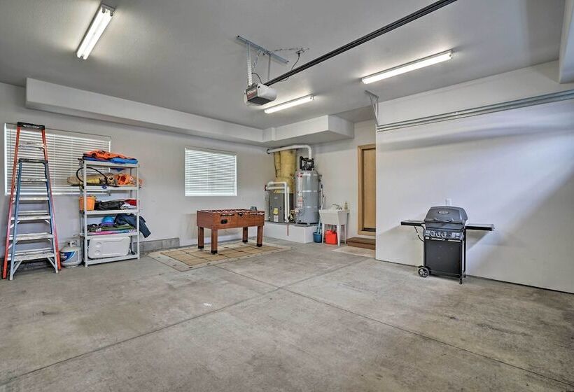 South Lake Tahoe Home: 9 Mi To Heavenly Mountain!