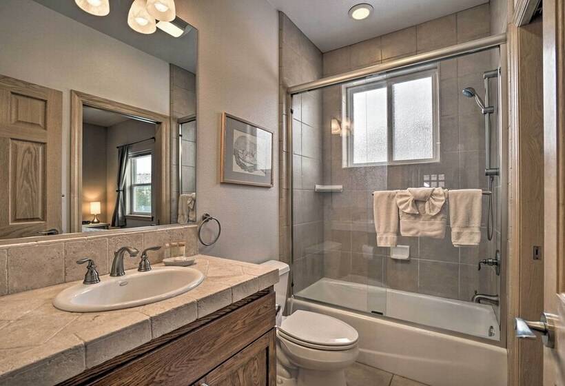 South Lake Tahoe Home: 9 Mi To Heavenly Mountain!