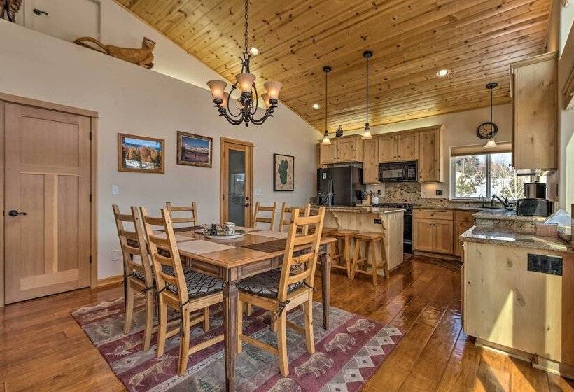 South Lake Tahoe Retreat W/ Mountain View Deck