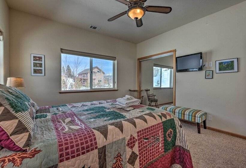 South Lake Tahoe Retreat W/ Mountain View Deck