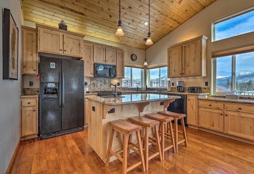 South Lake Tahoe Retreat W/ Mountain View Deck