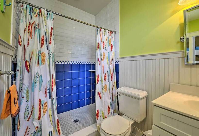 Spacious Avalon Beach House 2 Blocks To Water!