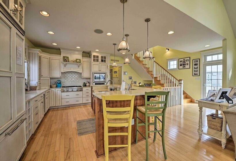 Spacious Avalon Beach House 2 Blocks To Water!