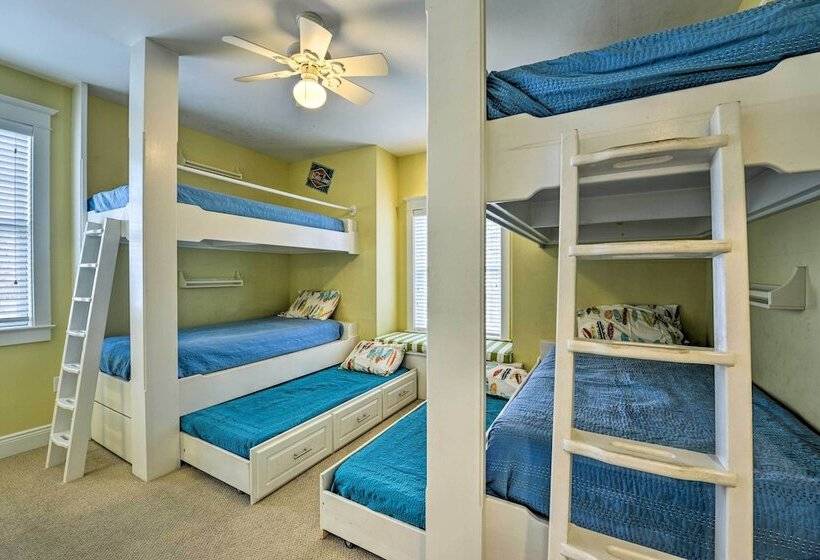 Spacious Avalon Beach House 2 Blocks To Water!