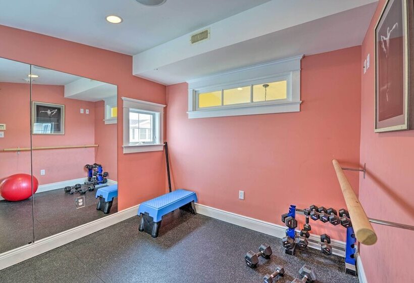 Spacious Avalon Beach House 2 Blocks To Water!