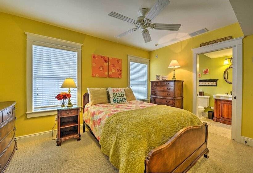 Spacious Avalon Beach House 2 Blocks To Water!