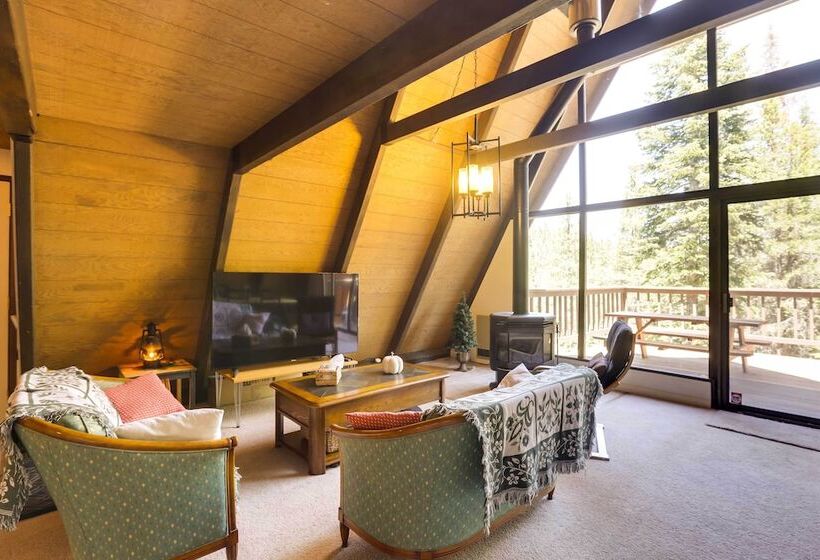 Spacious Cabin W/ Deck, < 3 Mi To Donner Lake