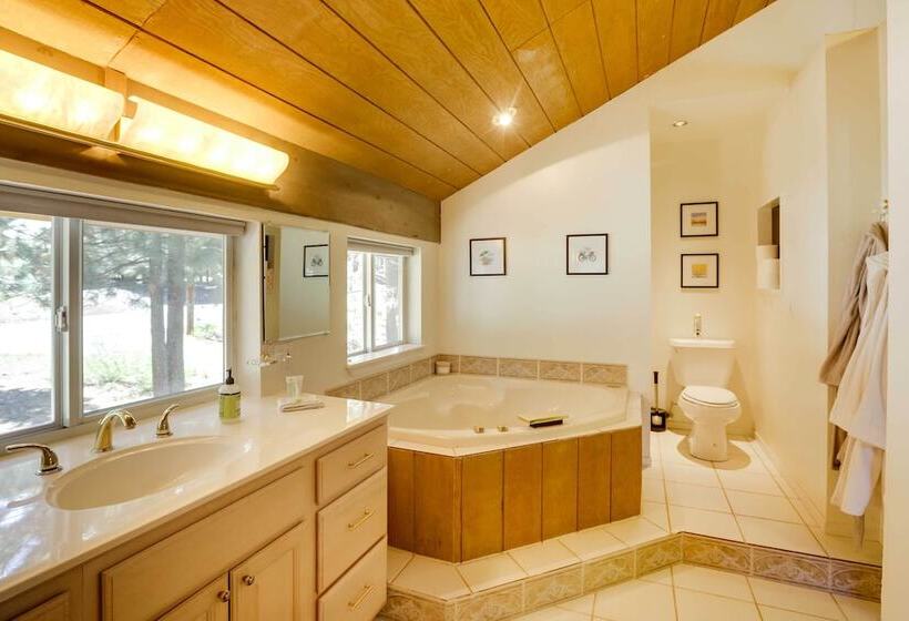 Spacious Cabin W/ Deck, < 3 Mi To Donner Lake