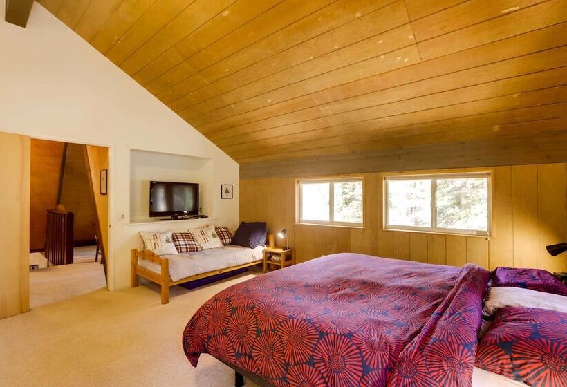 Spacious Cabin W/ Deck, < 3 Mi To Donner Lake