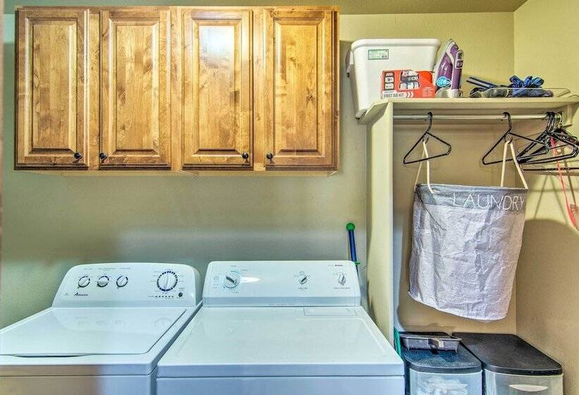 Spacious Estes Park Home On Big Thompson River!