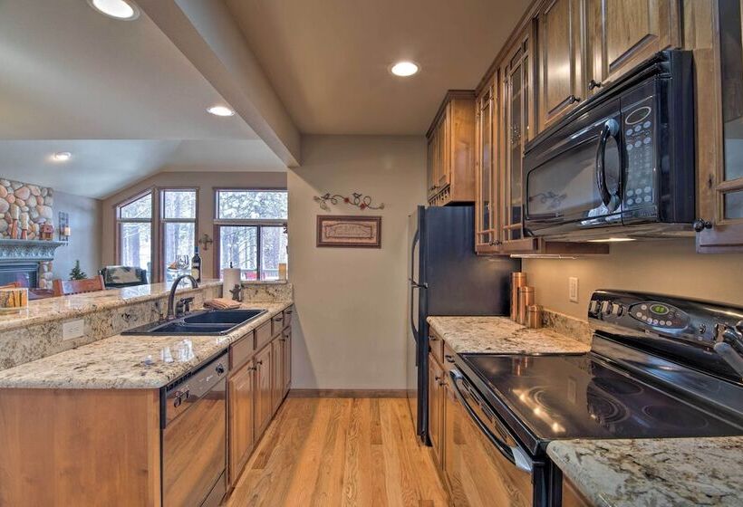 Spacious Estes Park Home On Big Thompson River!