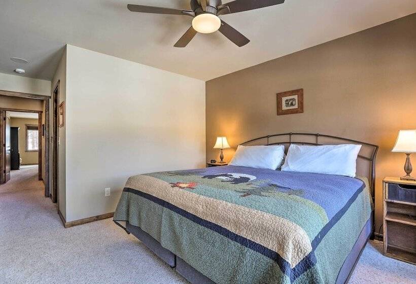 Spacious Estes Park Home On Big Thompson River!