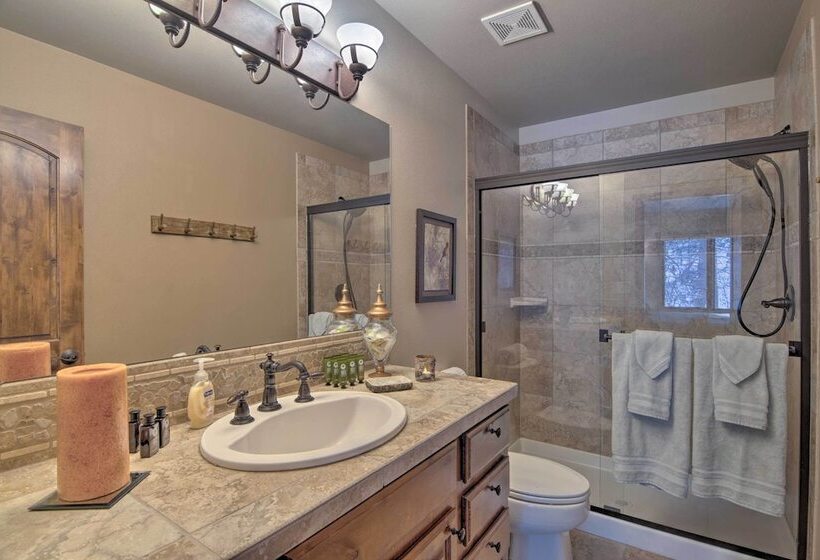 Spacious Estes Park Home On Big Thompson River!