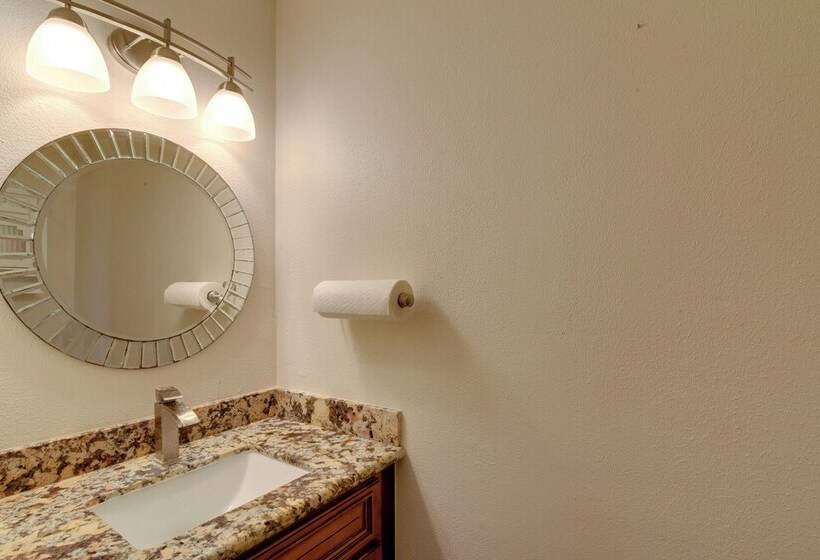 Lake Access & Pool: Spacious Freeport Home!